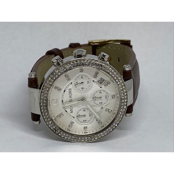 Michael Kors MK5353 Women\'s Brown Leather Analog Silver Dial Quartz Watch XX484